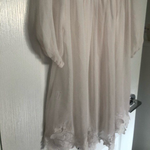 Beautiful white blouse - Picture 3 of 4